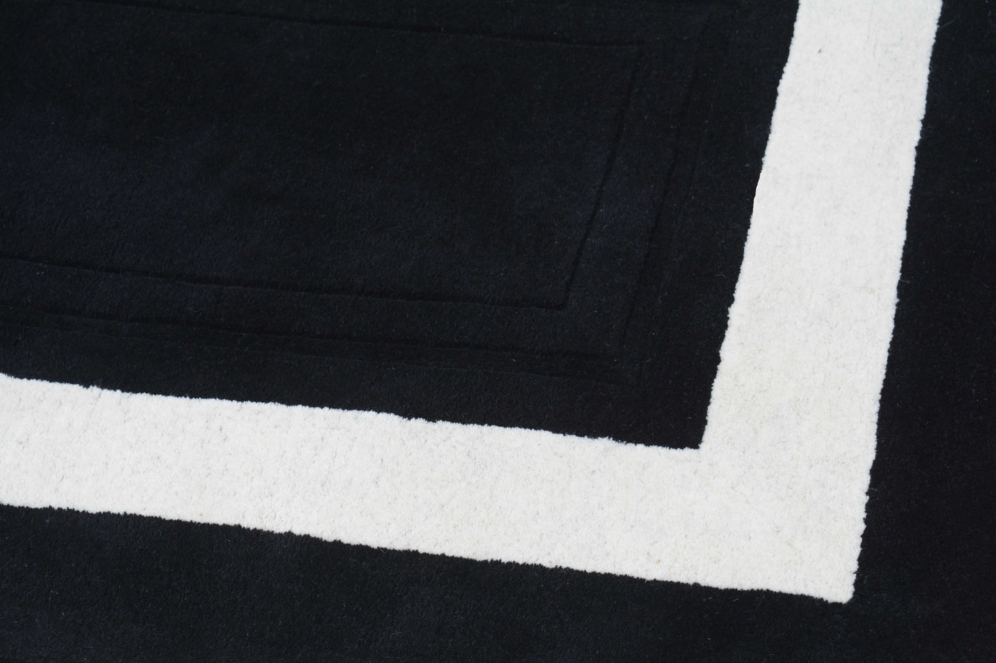 Black Hand Tufted Wool Carpet - ICHT1145