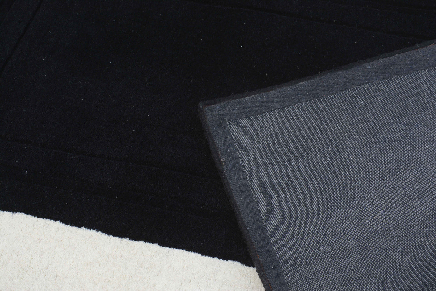 Black Hand Tufted Wool Carpet - ICHT1145