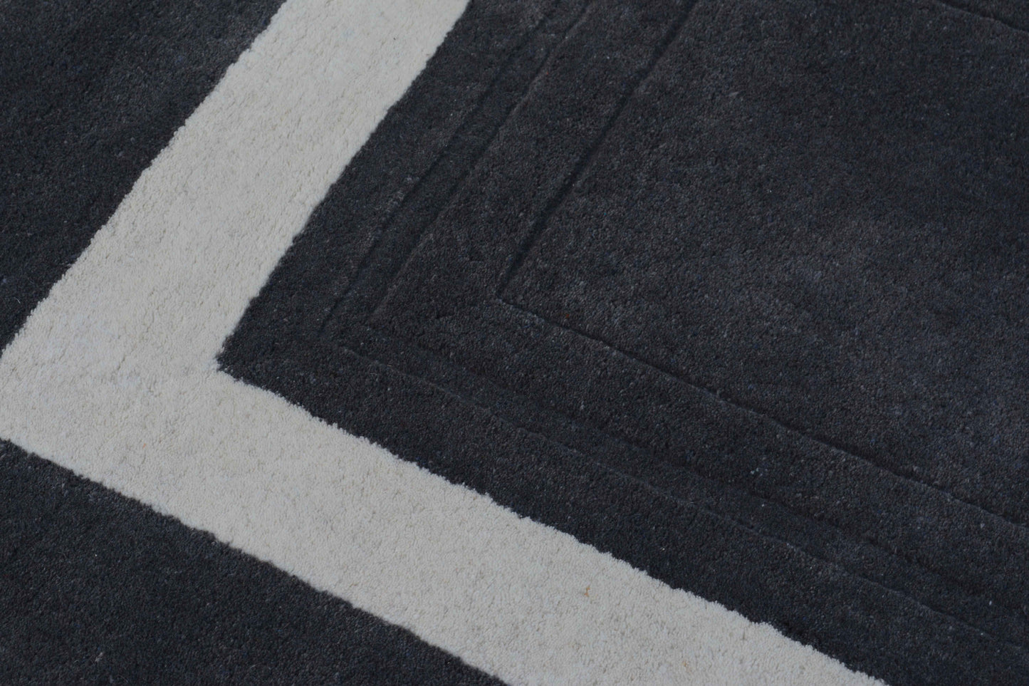 Grey Hand Tufted Wool Carpet - ICHT1150